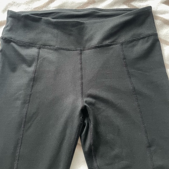 VGUC Fabletics Women’s Black Capri Tights Leggings w/ Mesh Detail Size Medium M - Picture 5 of 11